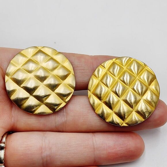 Vintage Quilted Satin Gold Runway Statement Earrings Clip 70s Tancer II Rare - Picture 2 of 5